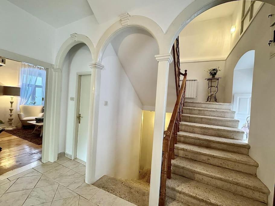 Castri Illius Maris Villa *