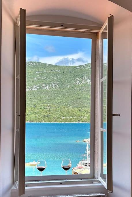 Castri Illius Maris Villa *